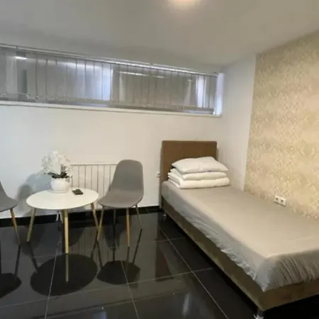 Apartament Em *